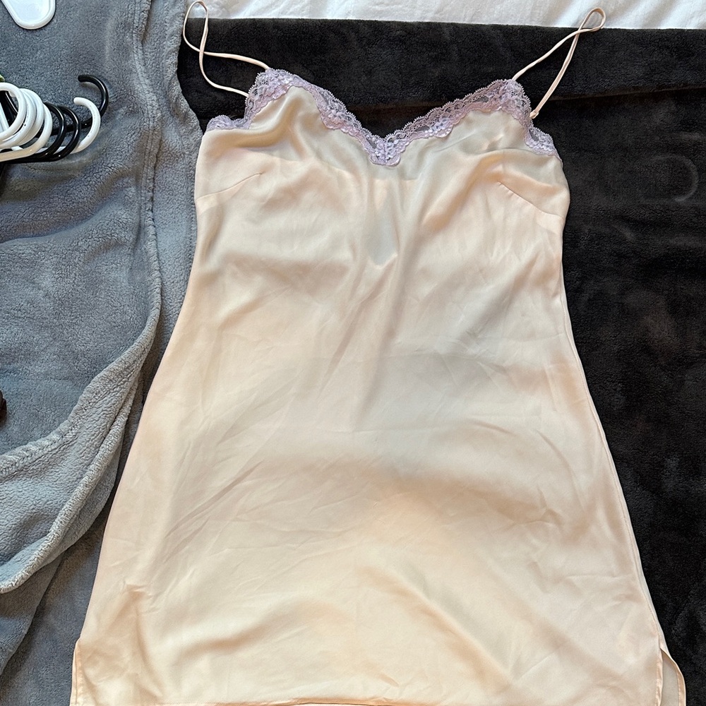 Elegant Light Pink Lace Trim Chemise